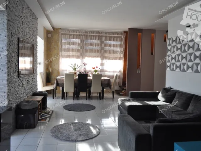 Eladó ház Tiszaalpár 300 nm