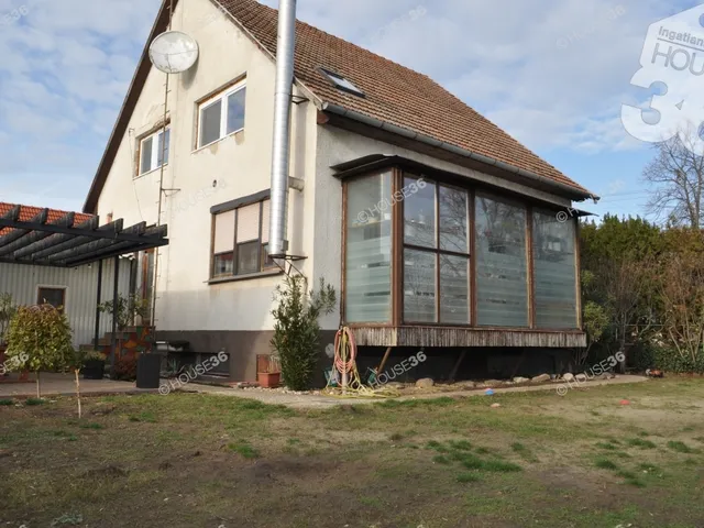 Eladó ház Tiszaalpár 300 nm