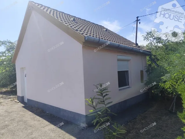 Eladó ház Kecskemét, Hunyadiváros 28 nm