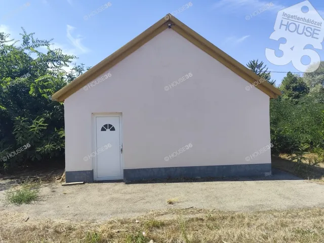 Eladó ház Kecskemét, Hunyadiváros 28 nm