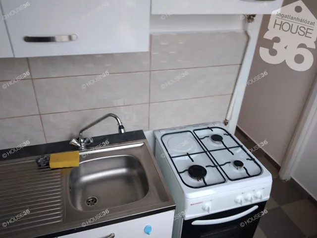 Eladó lakás Kiskunfélegyháza, Petőfi-lakótelep 34 nm