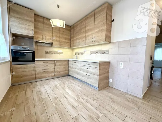 Eladó lakás Kecskemét, Hunyadiváros 83 nm