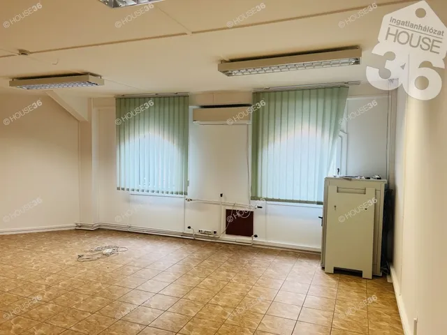 Eladó kereskedelmi és ipari ingatlan Szekszárd 43 nm