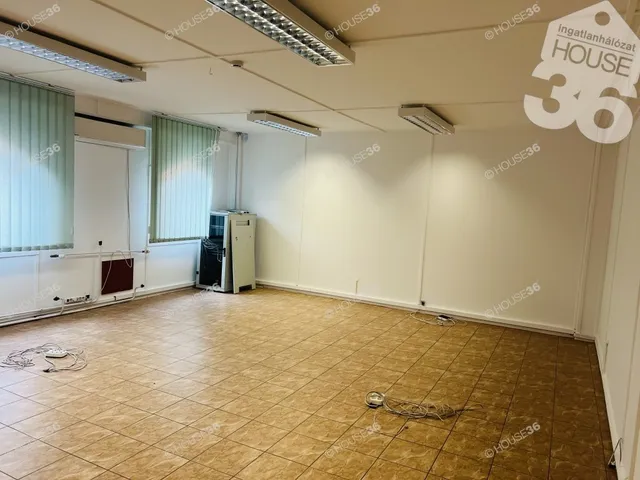 Eladó kereskedelmi és ipari ingatlan Szekszárd 43 nm