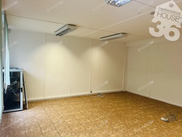 Eladó kereskedelmi és ipari ingatlan Szekszárd 43 nm