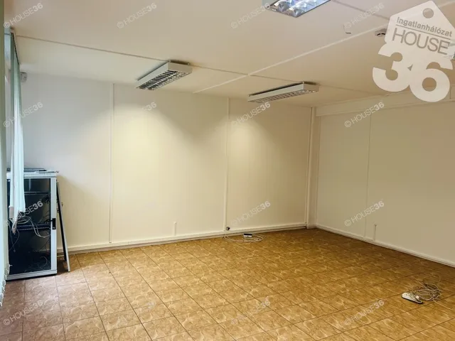 Eladó kereskedelmi és ipari ingatlan Szekszárd 43 nm