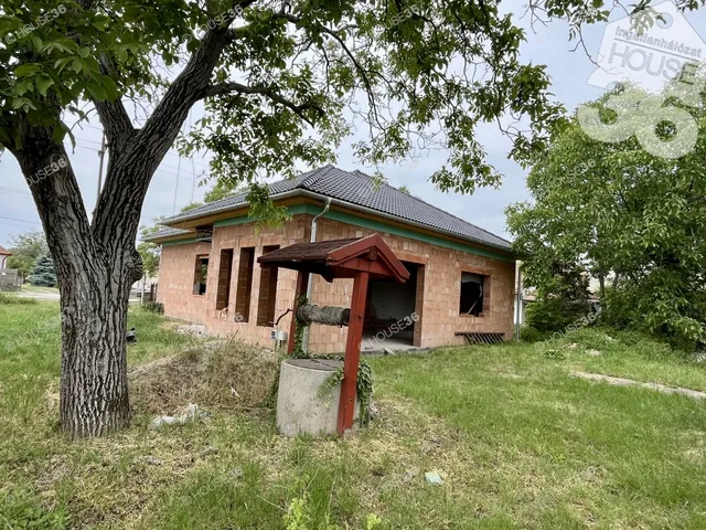 Eladó ház Tiszaalpár 84 nm