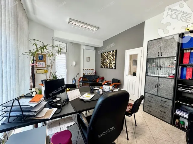 Eladó kereskedelmi és ipari ingatlan Siklós 145 nm