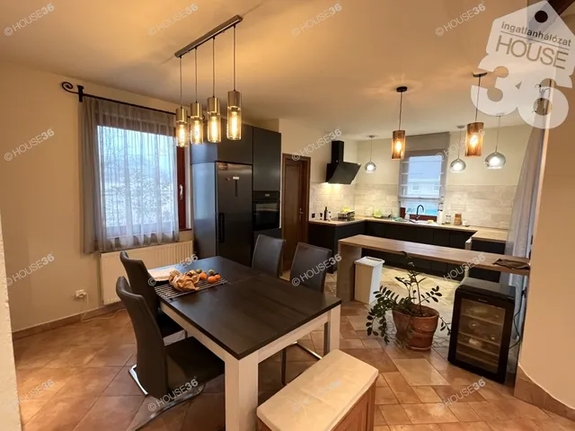 Eladó ház Kecskemét, Kadafalva 172 nm