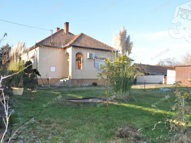 Eladó ház Nyárlőrinc 96 nm