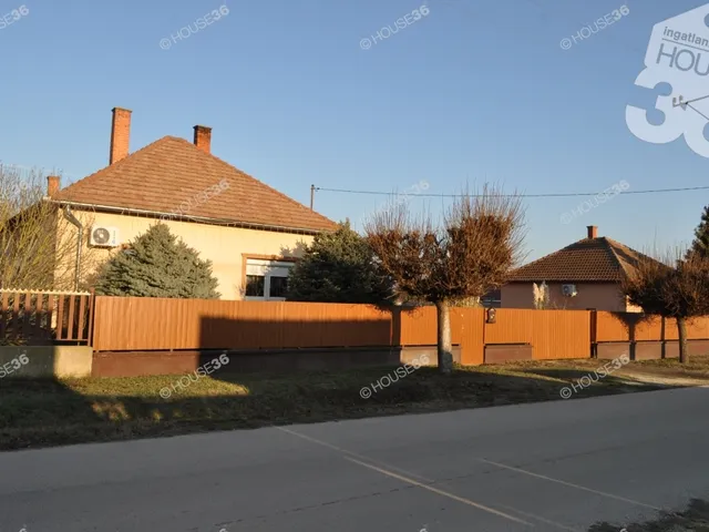 Eladó ház Nyárlőrinc 120 nm