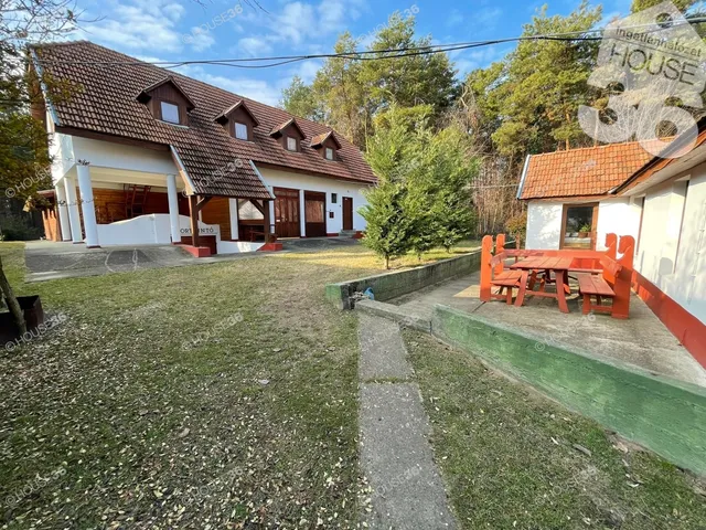 Eladó kereskedelmi és ipari ingatlan Ballószög 680 nm