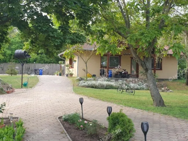 Eladó ház Kecskemét, Kadafalva 200 nm