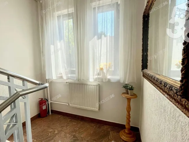 Eladó kereskedelmi és ipari ingatlan Kecskemét, Belváros 440 nm