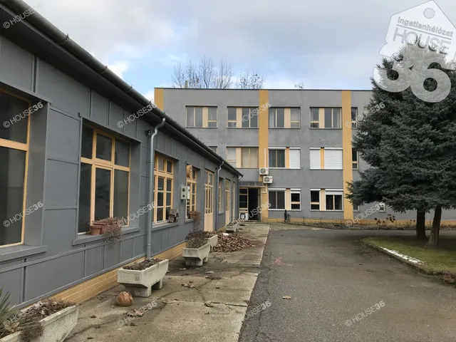 Eladó kereskedelmi és ipari ingatlan Kecskemét, Rendőrfalu 700 nm