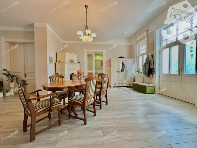 Eladó kereskedelmi és ipari ingatlan Kecskemét, Villanegyed 200 nm