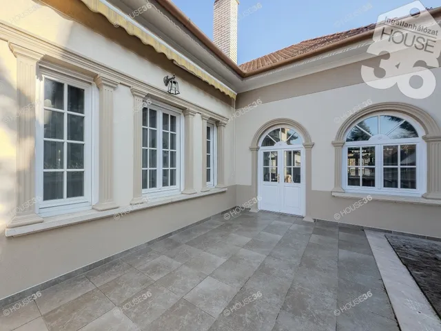 Eladó ház Kecskemét, Villanegyed 270 nm