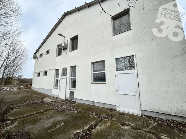 Eladó kereskedelmi és ipari ingatlan Lakitelek 1698 nm