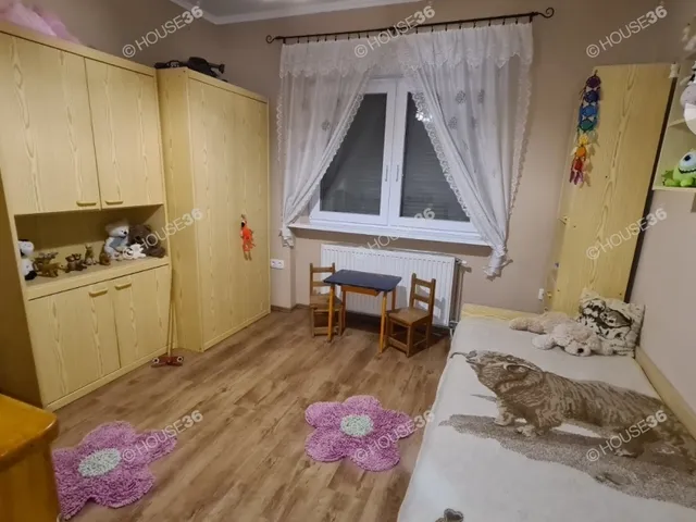 Eladó ház Kecskemét, Hunyadiváros 140 nm