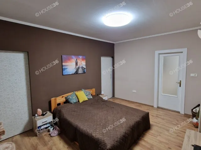 Eladó ház Kecskemét, Hunyadiváros 140 nm