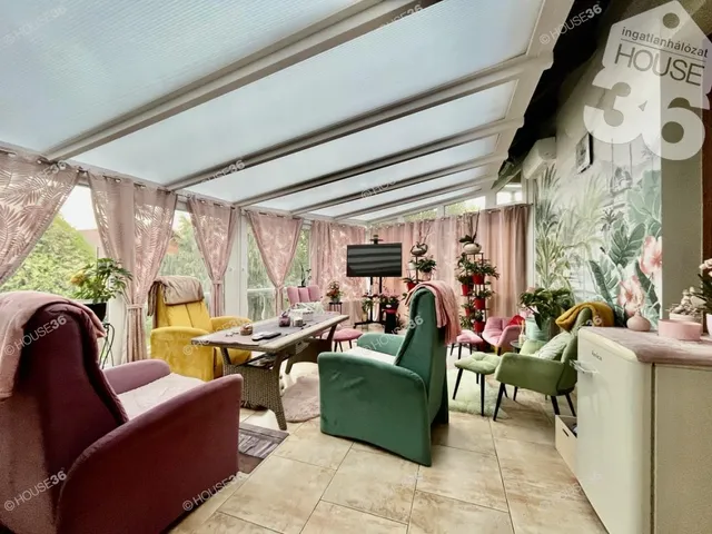 Eladó ház Kecskemét, Felsőszéktó 300 nm