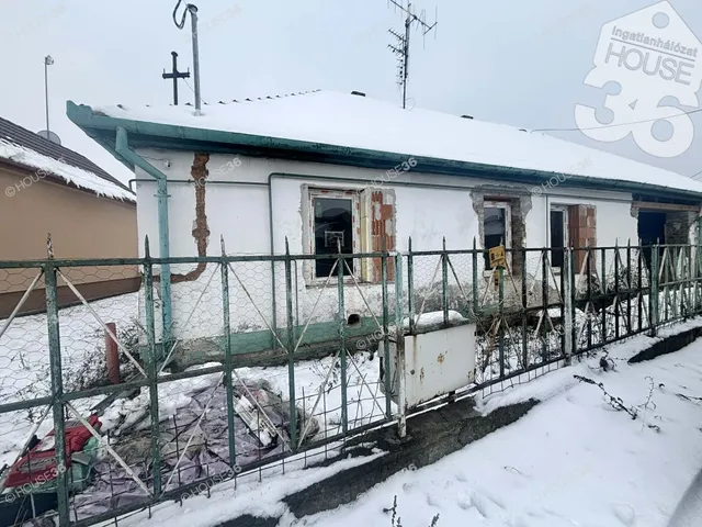 Eladó ház Kecskemét, Hunyadiváros 200 nm