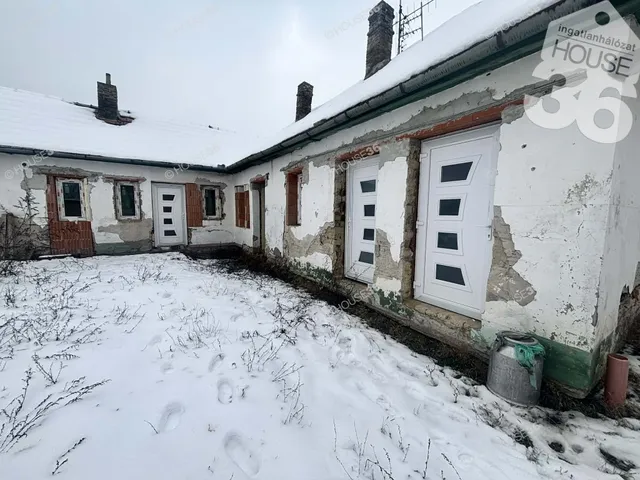 Eladó ház Kecskemét, Hunyadiváros 200 nm