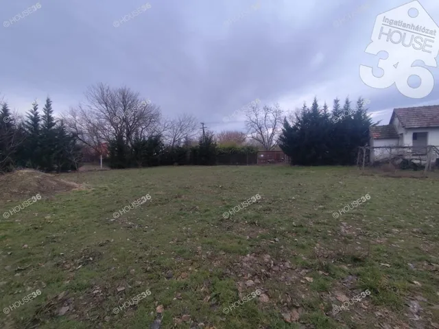 Eladó telek Kecskemét, Hunyadiváros 1475 nm