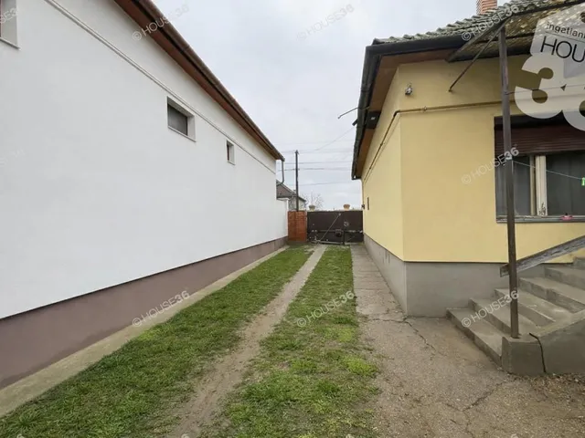 Eladó ház Fadd 77 nm