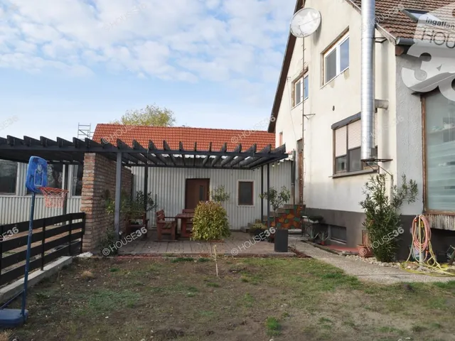 Eladó ház Tiszaalpár 300 nm