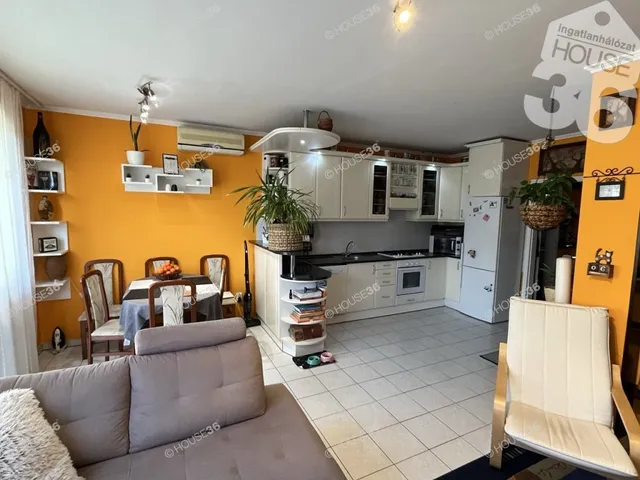 Eladó lakás Kecskemét, Hunyadiváros 100 nm