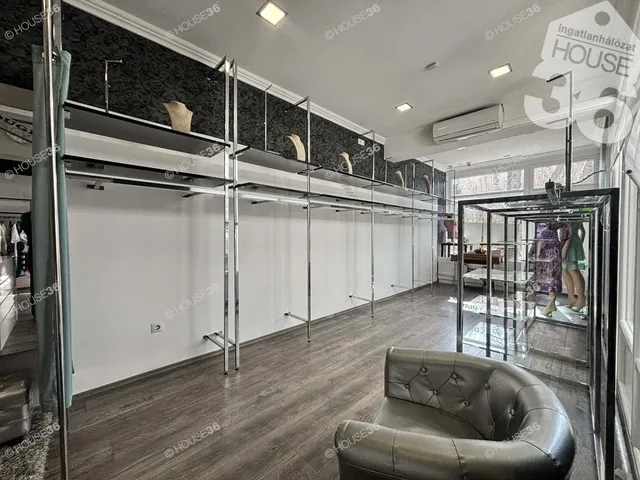 Eladó kereskedelmi és ipari ingatlan Kecskemét, Hunyadiváros 54 nm