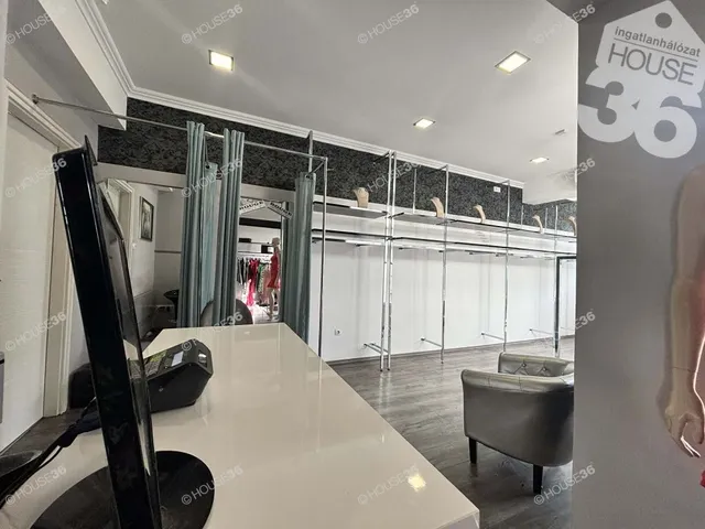 Eladó kereskedelmi és ipari ingatlan Kecskemét, Hunyadiváros 54 nm