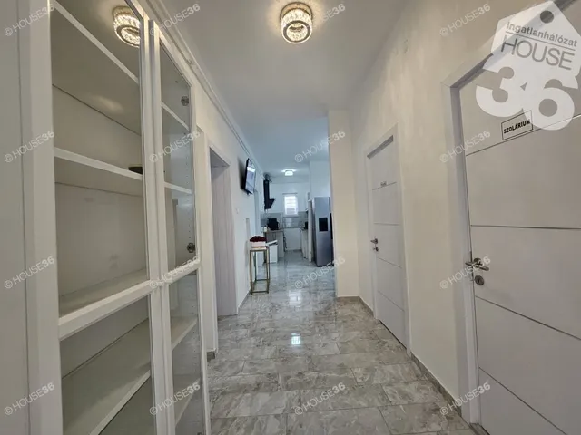 Eladó kereskedelmi és ipari ingatlan Kecskemét 203 nm