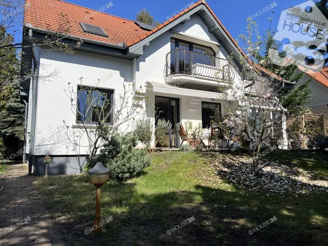 Eladó ház Kecskemét, Hunyadiváros 220 nm