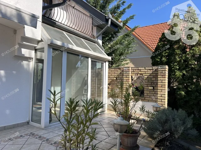 Eladó ház Kecskemét, Hunyadiváros 220 nm