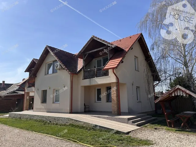 Eladó ház Cserkeszőlő 245 nm