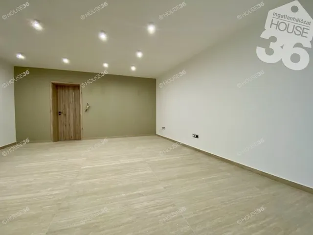 Eladó kereskedelmi és ipari ingatlan Kecskemét, Belváros 55 nm