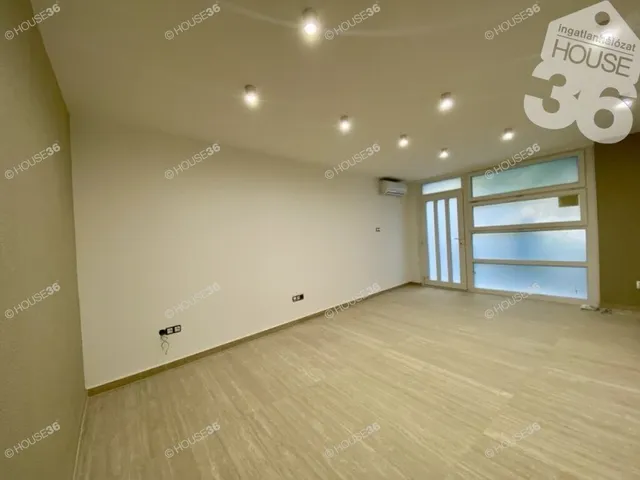 Eladó kereskedelmi és ipari ingatlan Kecskemét, Belváros 55 nm