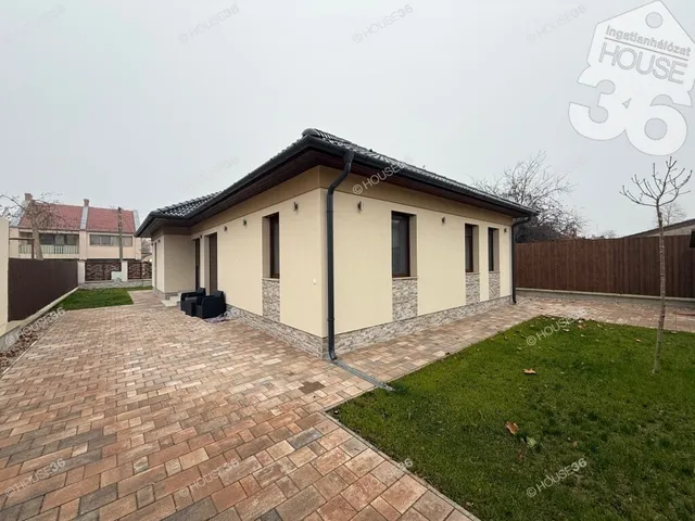 Kiadó ház Kecskemét, Hunyadiváros 100 nm