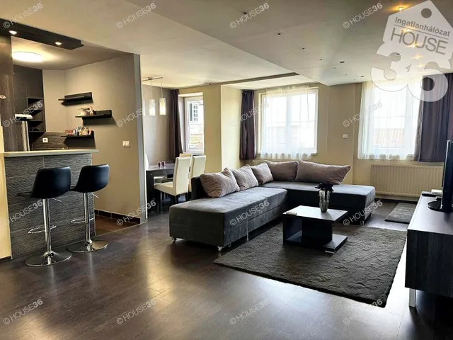 Kiadó lakás Kecskemét, Belváros 72 nm