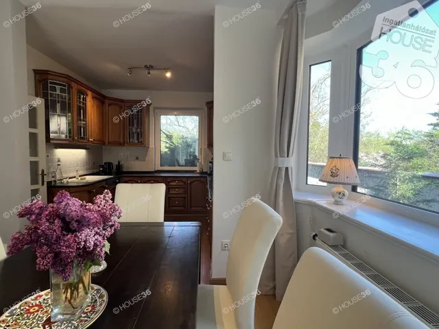 Eladó ház Kecskemét, Hunyadiváros 220 nm