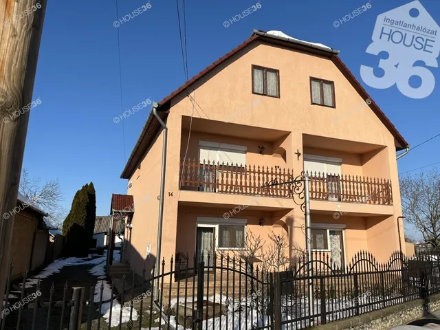 Eladó ház Szedres 253 nm