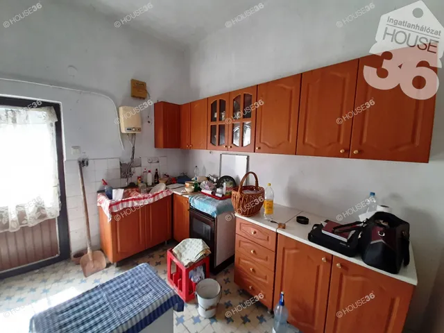 Eladó ház Törtel 210 nm