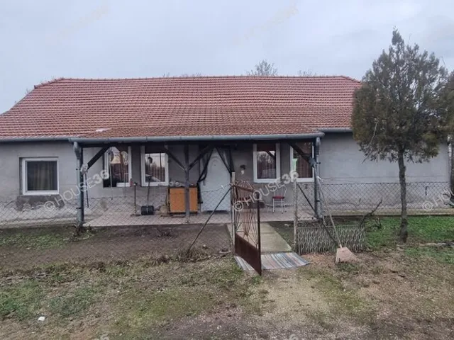Eladó mezőgazdasági ingatlan Kiskunfélegyháza 110 nm