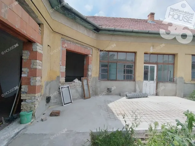 Eladó ház Tiszaalpár 180 nm