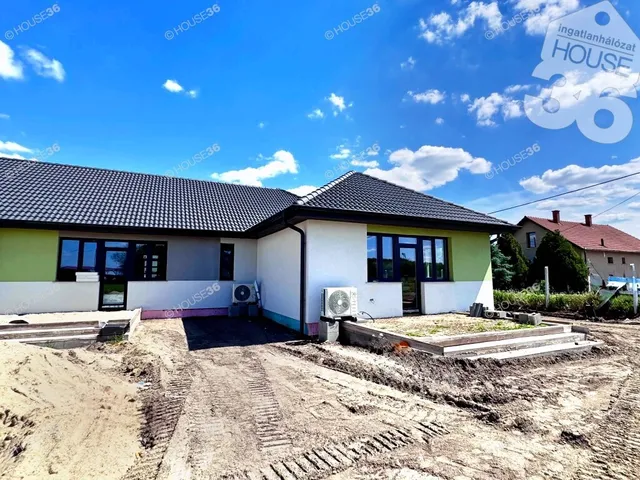 Eladó ház Kocsér 77 nm