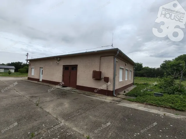 Eladó kereskedelmi és ipari ingatlan Cibakháza 180 nm