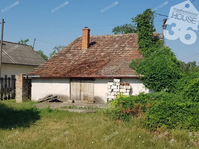 Eladó ház Tiszaug 49 nm
