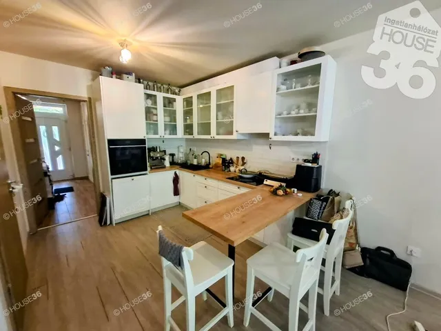 Eladó lakás Kecskemét, Hunyadiváros 109 nm